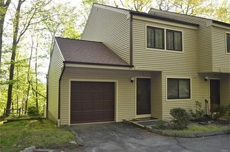 Building Photo - 11 Idlewood