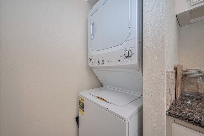 Foto del edificio - 2425 Augusta Dr