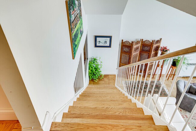 Foto del edificio - 1200 N Nash St