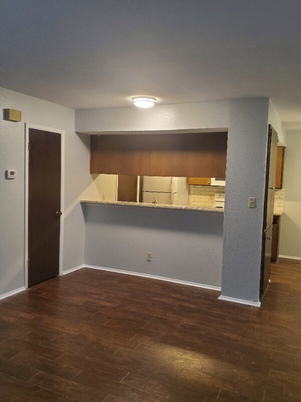 Foto del edificio - 1305 Camp Craft Rd
