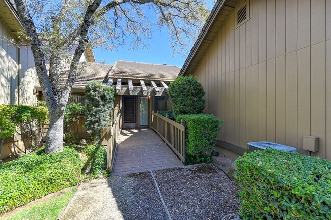 Foto del edificio - South Auburn Gem! Stylish 2BR Townhome in ...