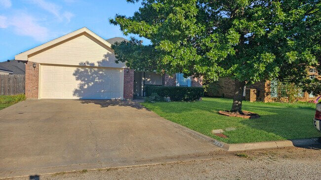 Building Photo - 3865 Purdue Ln