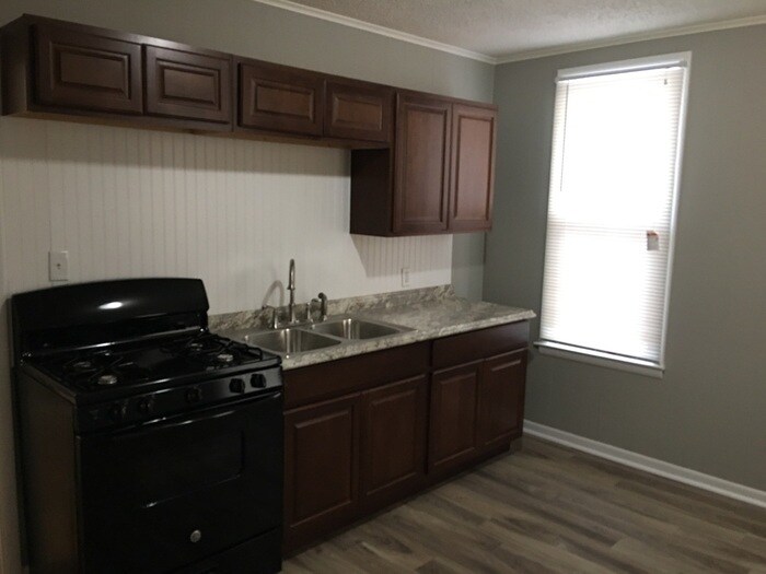 Foto principal - 1706 S Broadway St