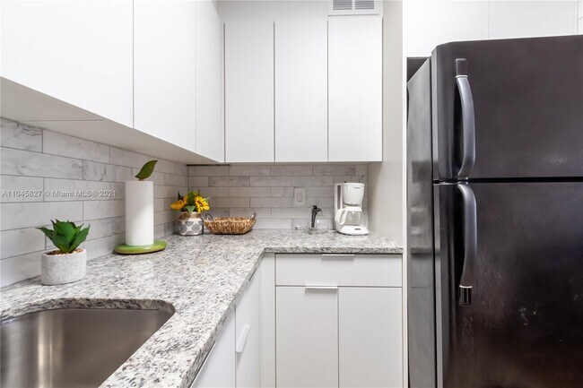 Foto del edificio - 3427 Galt Ocean Dr