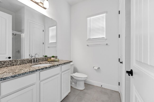 Foto del edificio - 16324 Silver Grv Blvd