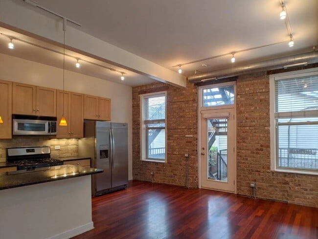 Building Photo - 1222 W Hubbard St