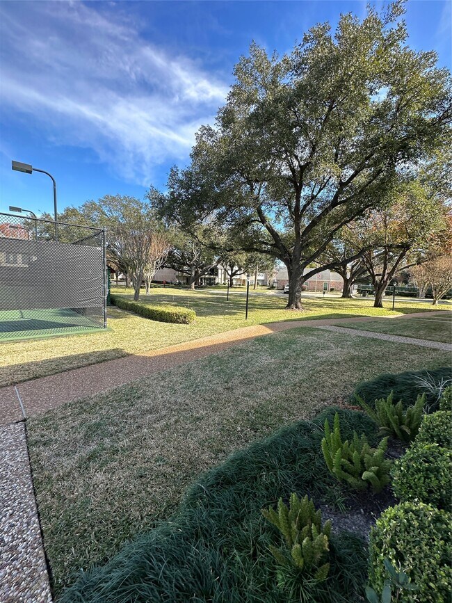 Foto del edificio - 10378 Briar Forest Dr