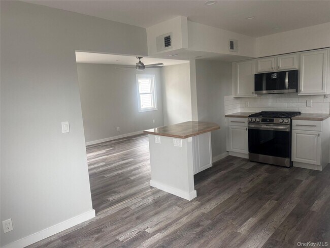 Foto del edificio - 216 E Hudson St