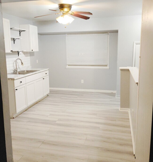 Foto del edificio - 5914 Cloverlawn Dr
