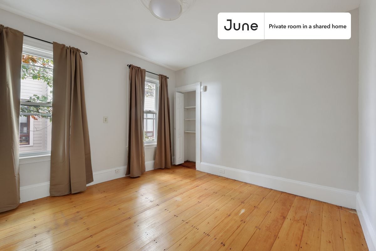 Private bedroom in 4 bed/1 bath Home - Private bedroom in 4 bed/1 bath Home