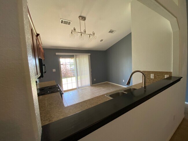 Foto del edificio - Southfield Heights Cutie! 3 Bed 2 Bath 2 C...