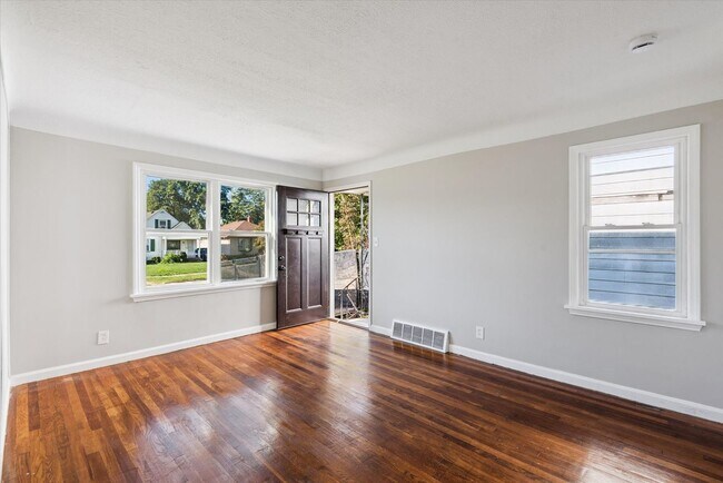 Foto del edificio - 12821 Oak Park Blvd
