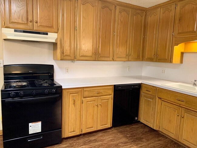 Building Photo - 4 Bedroom 2 Bath Home in Midwest City