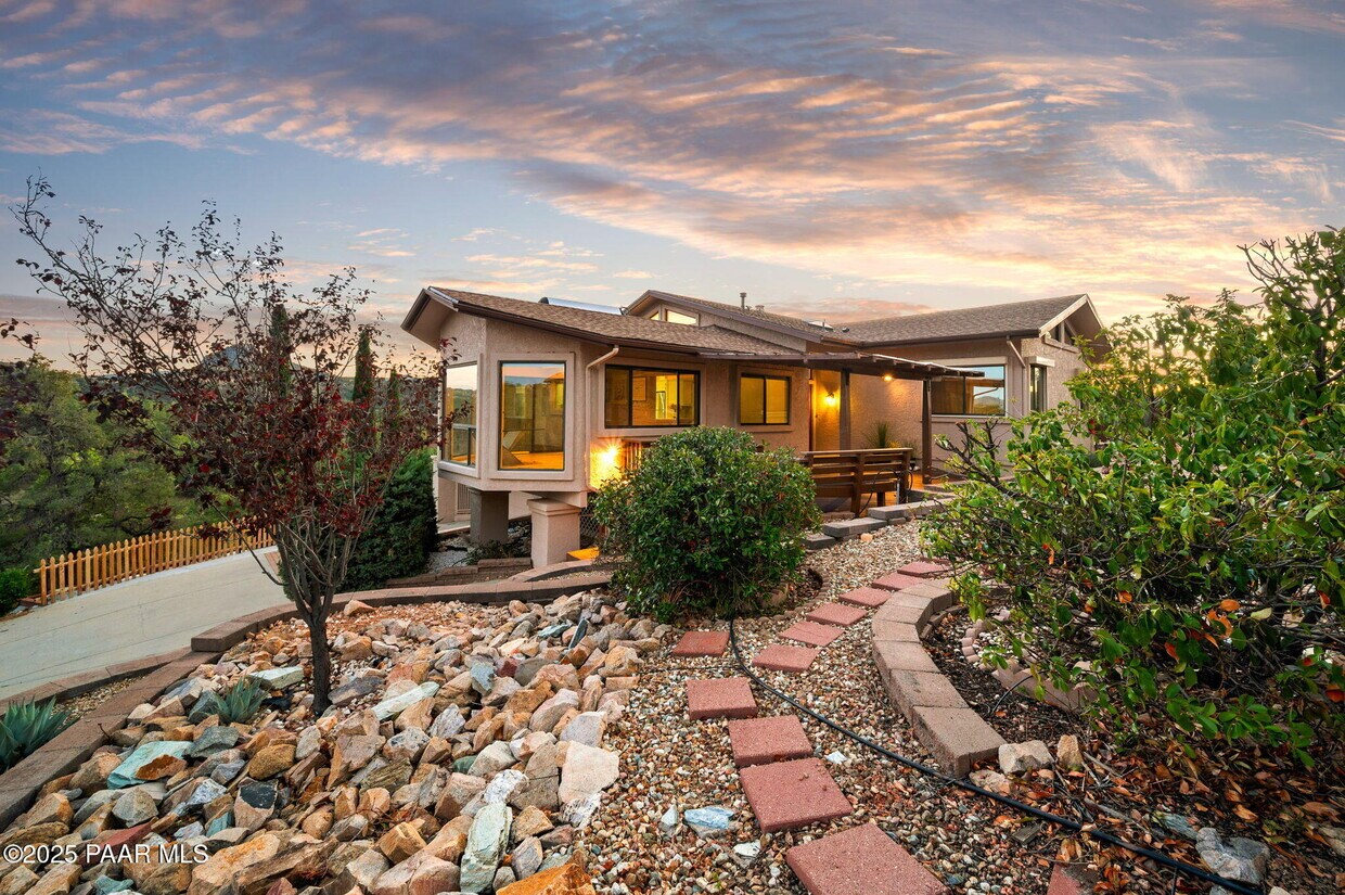 Primary Photo - 2349 Loma Vista Dr