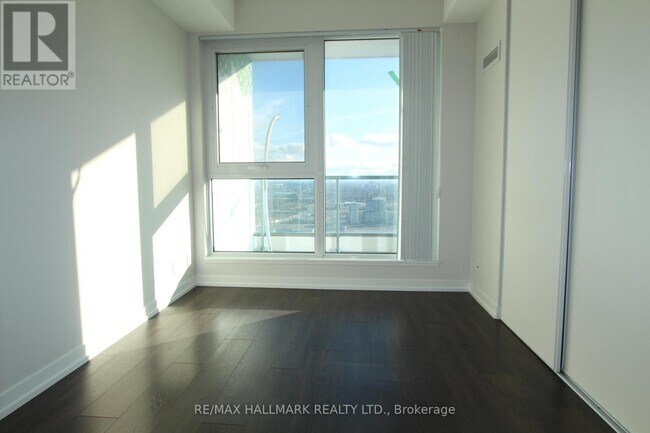 Photo du bâtiment - 5 Buttermill Ave.