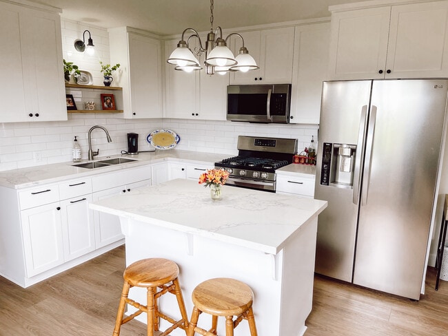 Kitchen w/ Island - 665 Alto Dr