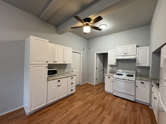 Building Photo - 141 E Fairfield Ct