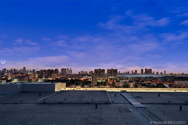 Foto del edificio - 1881 Washington Ave