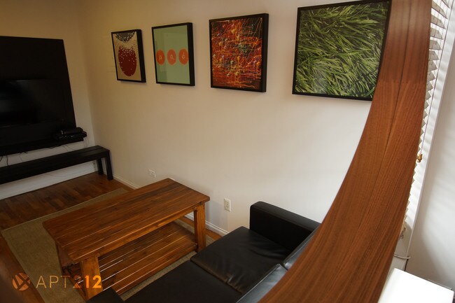 Foto del edificio - 321 W 51st St
