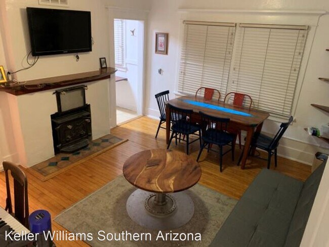 Foto del edificio - 3 br, 2 bath House - 694 E Adams St.