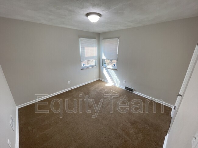 Building Photo - 4113 Parkway Dr