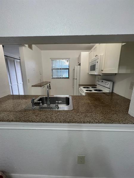 Foto del edificio - 9165 NW 1st St