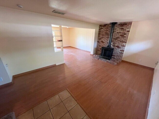 Building Photo - Nor Cal Realty, Inc - 3 bedroom 2.5 bath t...