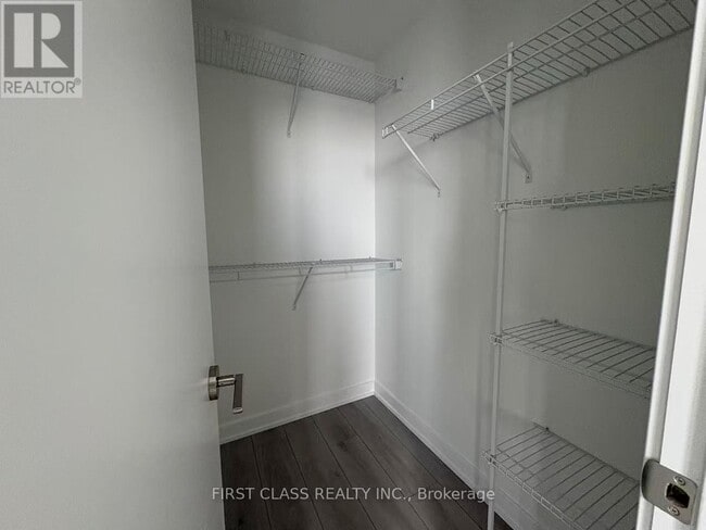 Building Photo - 1 Fairview Rd E