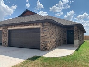 Building Photo - 1839 Cypress Ln