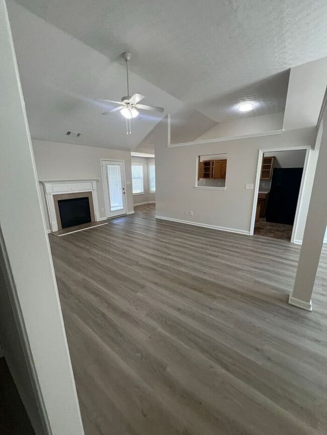 Building Photo - Beautiful Home in the Highly Sought-After ...