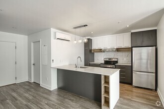 Building Photo - 9675 Av. Papineau