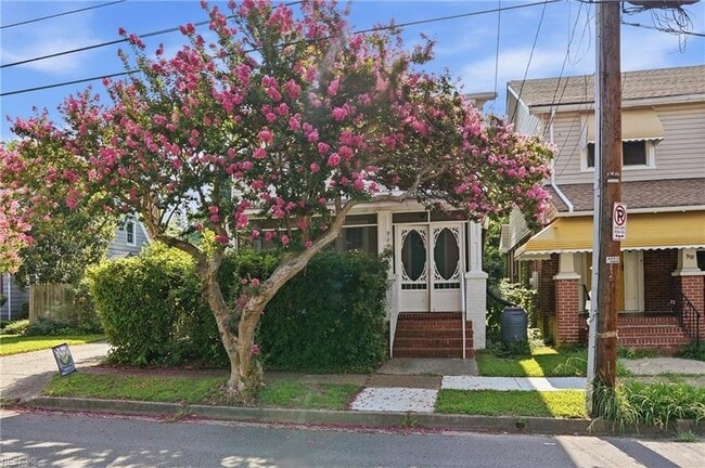 Photo - 920 Oaklawn Ave House