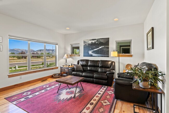 Foto del edificio - High End 3 Bed 2.5 Bath Home In Bozeman! N...
