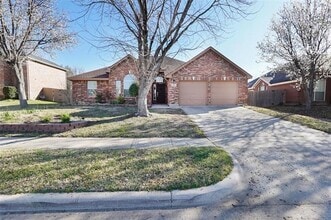 Building Photo - 204 Village Trail