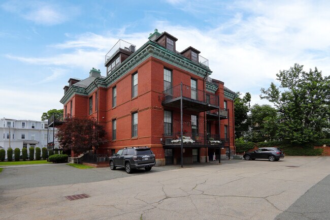 Building Photo - 110 O St