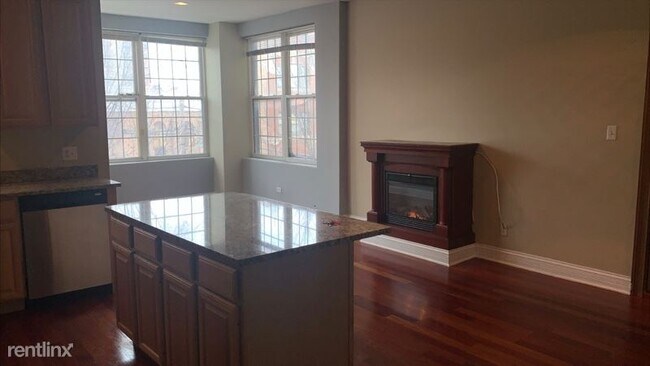 Foto del edificio - 2 br, 2 bath Apartment - 4209 S Michigan Ave