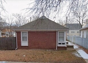 Building Photo - 1038 S Laura St