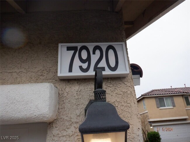Foto del edificio - 7920 Windhamridge Dr