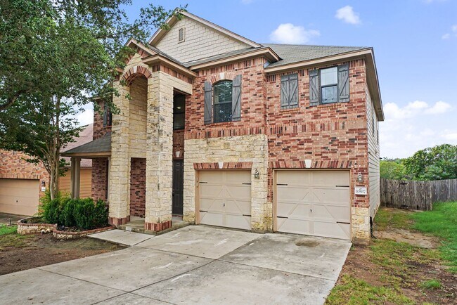 Building Photo - Spacious Live Oak Home Backing to a Greenbelt - Realtor Commission: $500