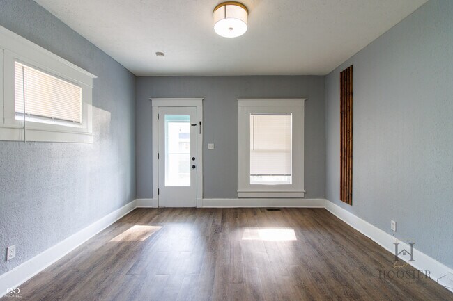 Building Photo - 616 N Temple Ave