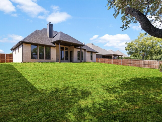 Foto del edificio - 8101 Oak Hollow Dr