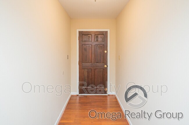 Building Photo - 5539 Spanish Trce