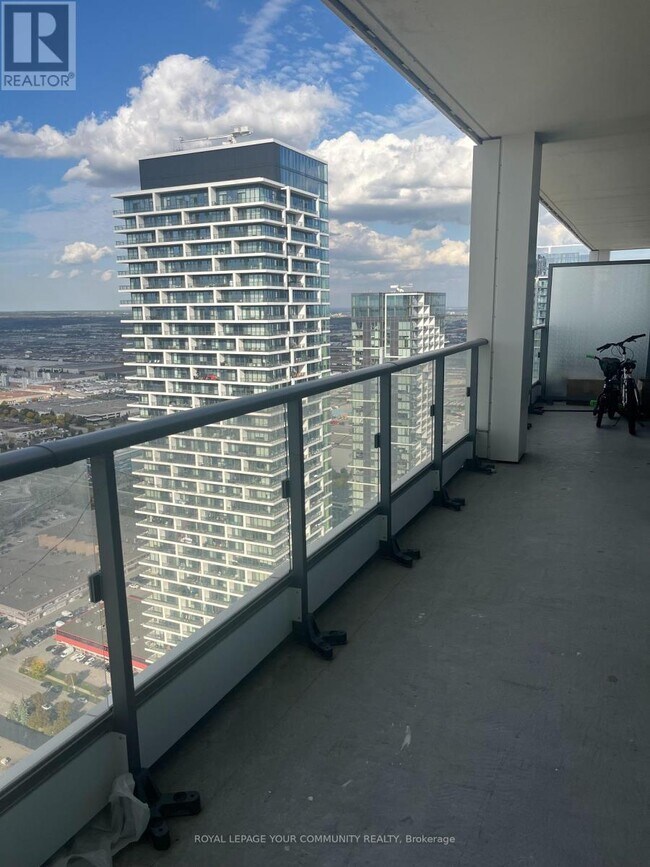 Photo du bâtiment - 5 Buttermill Ave.