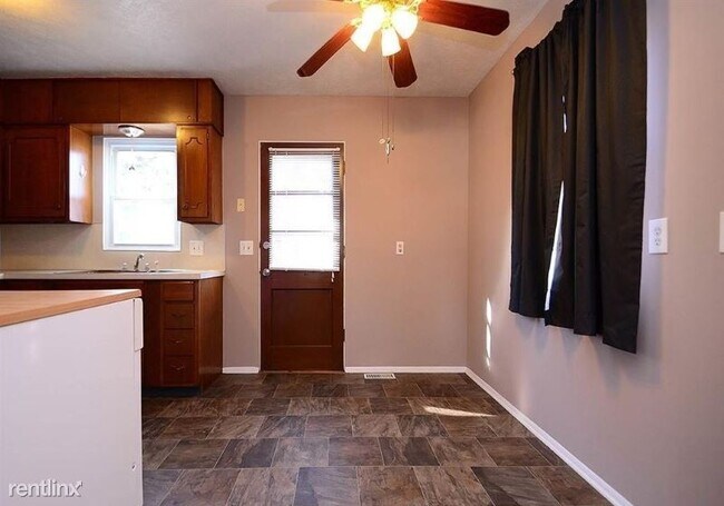 Building Photo - 3 br, 1.5 bath House - 3918 N 97th St