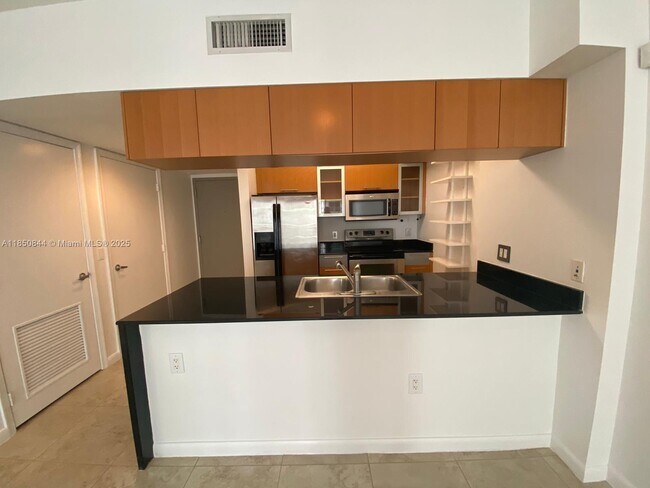 Foto del edificio - 1750 N Bayshore Dr