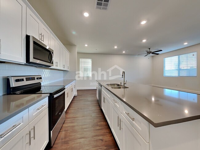 Building Photo - 274 Yasmin Daylily Pl