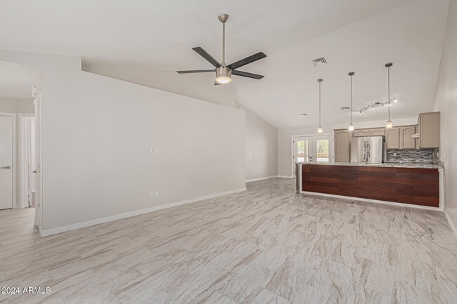 Building Photo - 3240 W Runion Dr