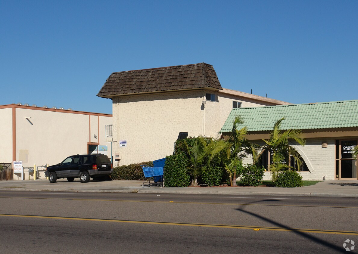Building Photo - 1225 3rd Ave