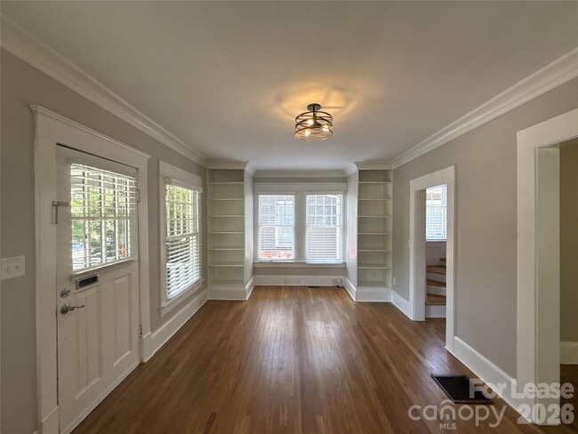 Foto del edificio - 421 Hawthorne Ln