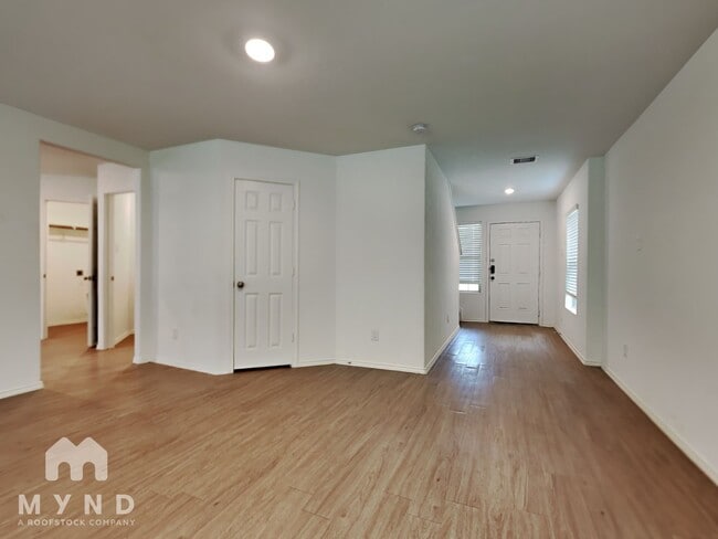 Building Photo - 3647 Solanum Dr